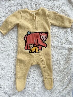 Monica + Andy Fleece Zipper One-Piece
Forest Friends /Size: 3-6m / Unisex/Yellow